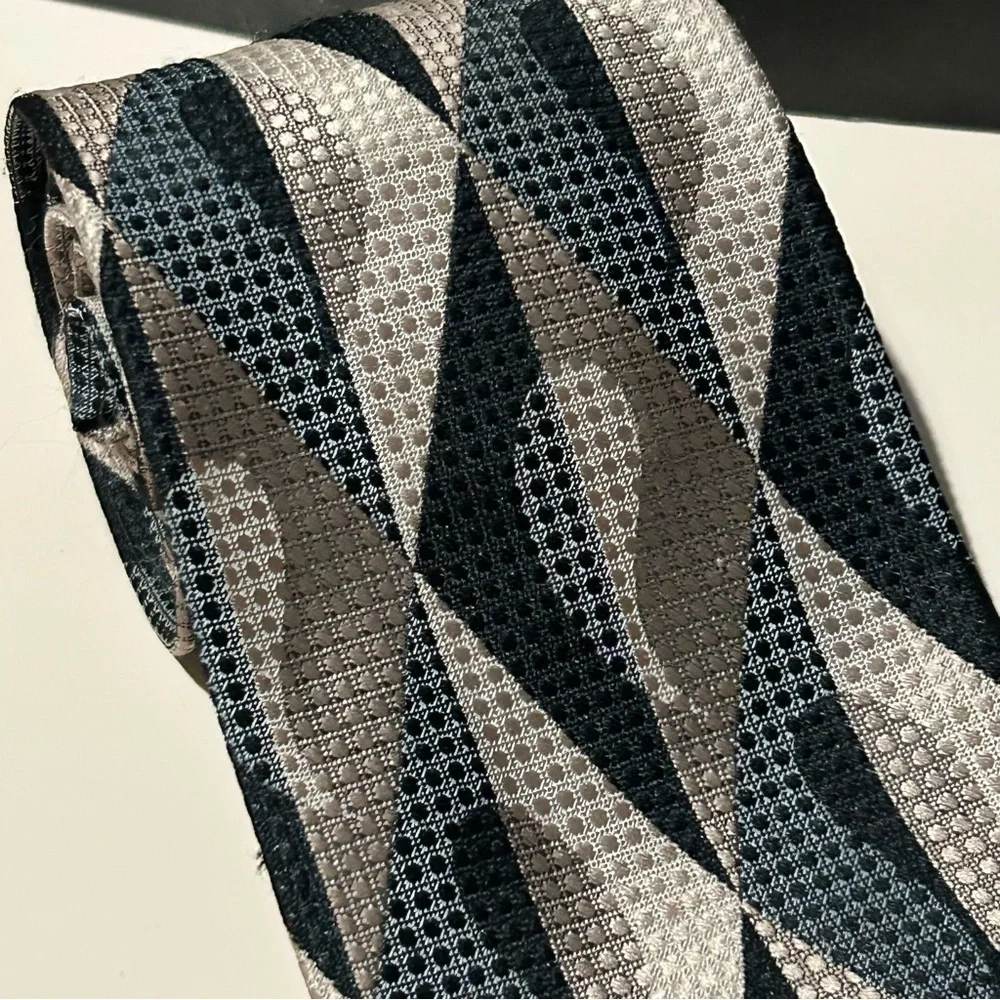Towncraft Black and Gray Geometric 57” Men’s Tie
